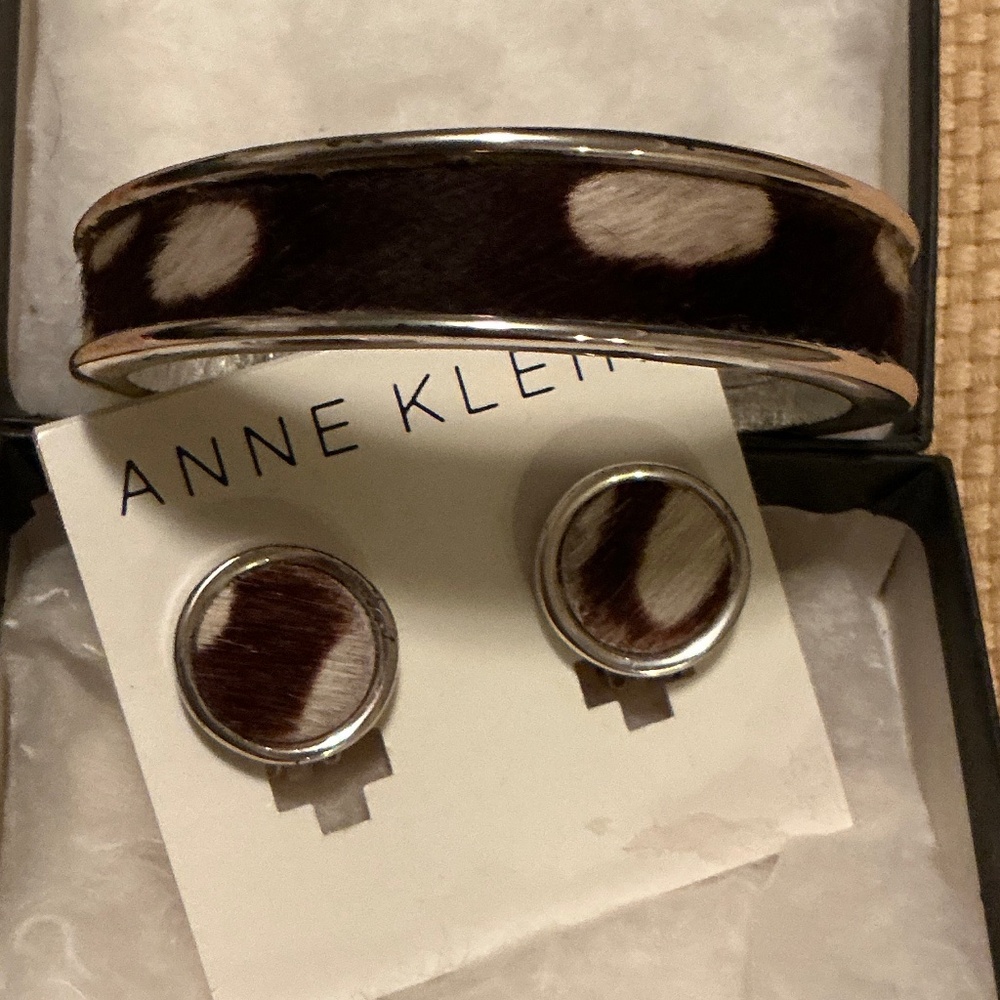 Anne Klein Calf Hair Bangle & Eartings set brown and white NWT